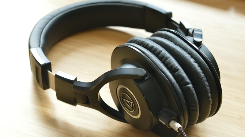 Noise Cancelling Headphones vs Open-Back Headphones: Which Is Worth...